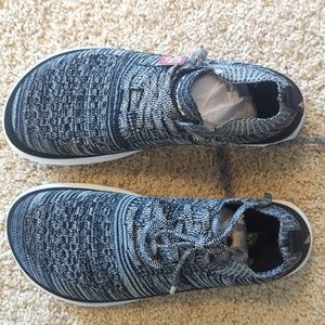 Altra "vali" knit lifestyle running shoes black and white size 7 (euro 38)